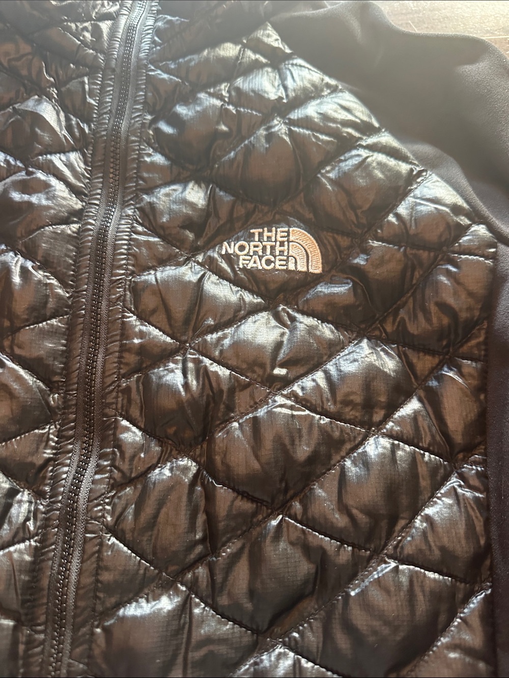 The North Face Women's Black Quilted Hybrid Puffer Jacket - Picture 2 of 8